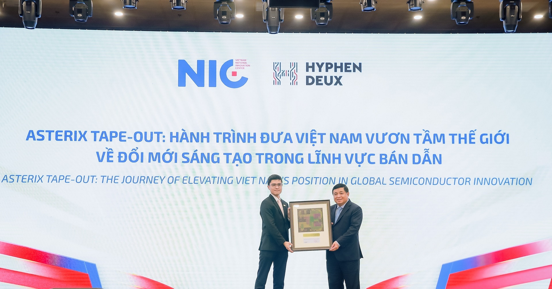 Hyphen Deux công bố Chip vi điều khiển HDx32U tại Innovate Vietnam 2025
