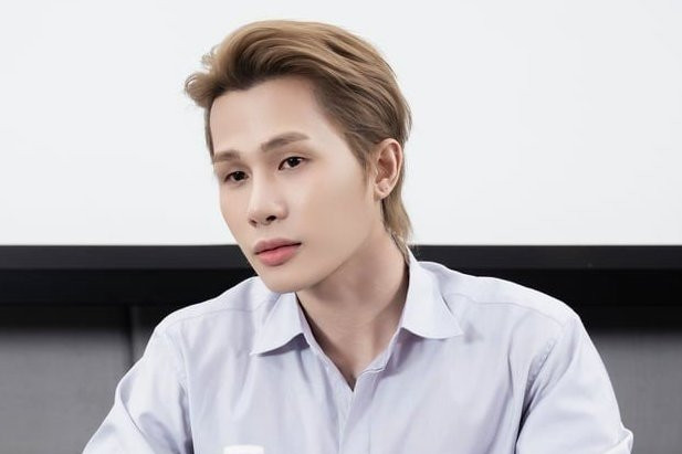 Ca sĩ Jack bị xử phạt vì tổ chức họp báo kể chuyện đời tư