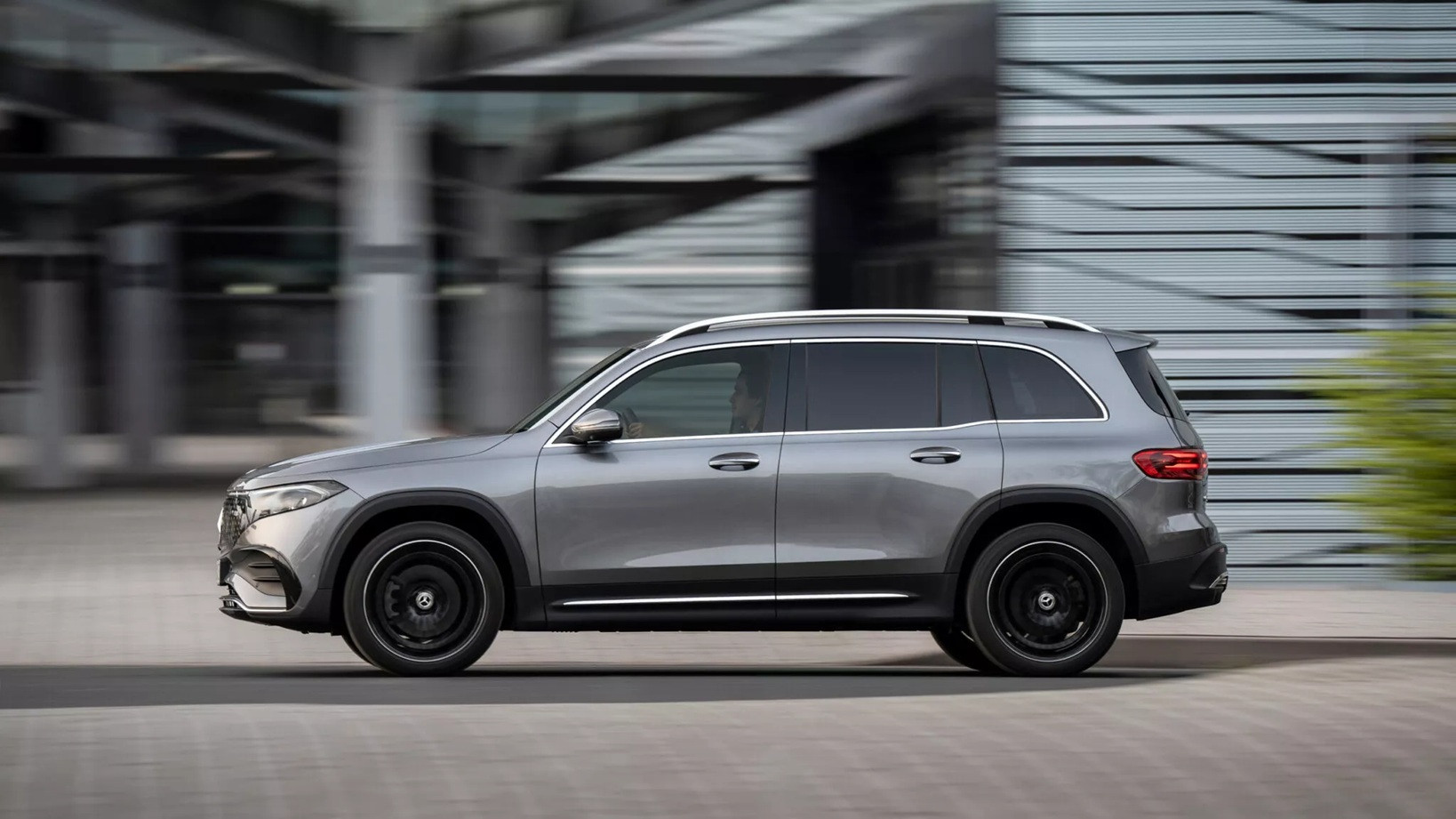 mercedes eqb 3.jpg