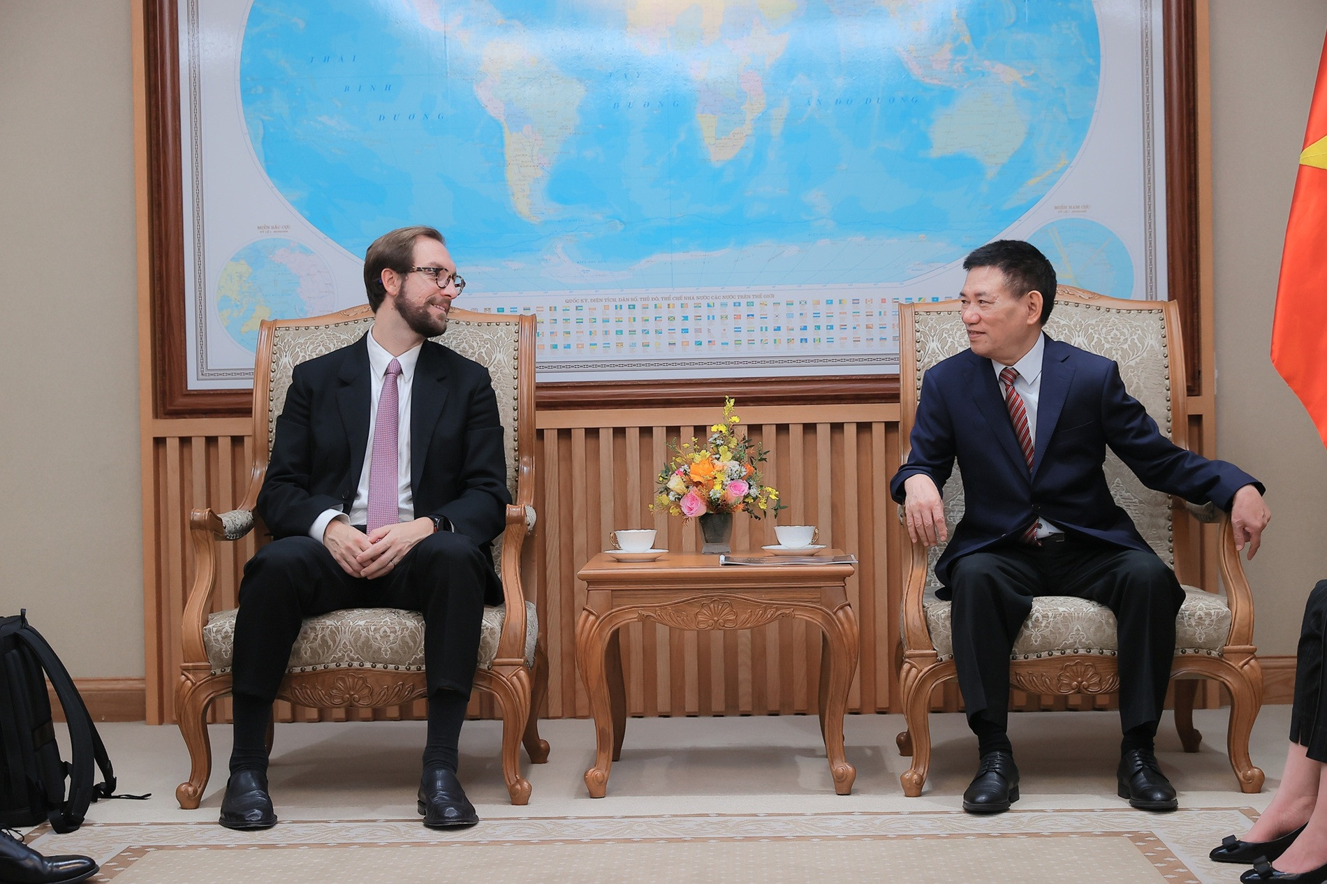 pho thu tuong tiep tether.jpg