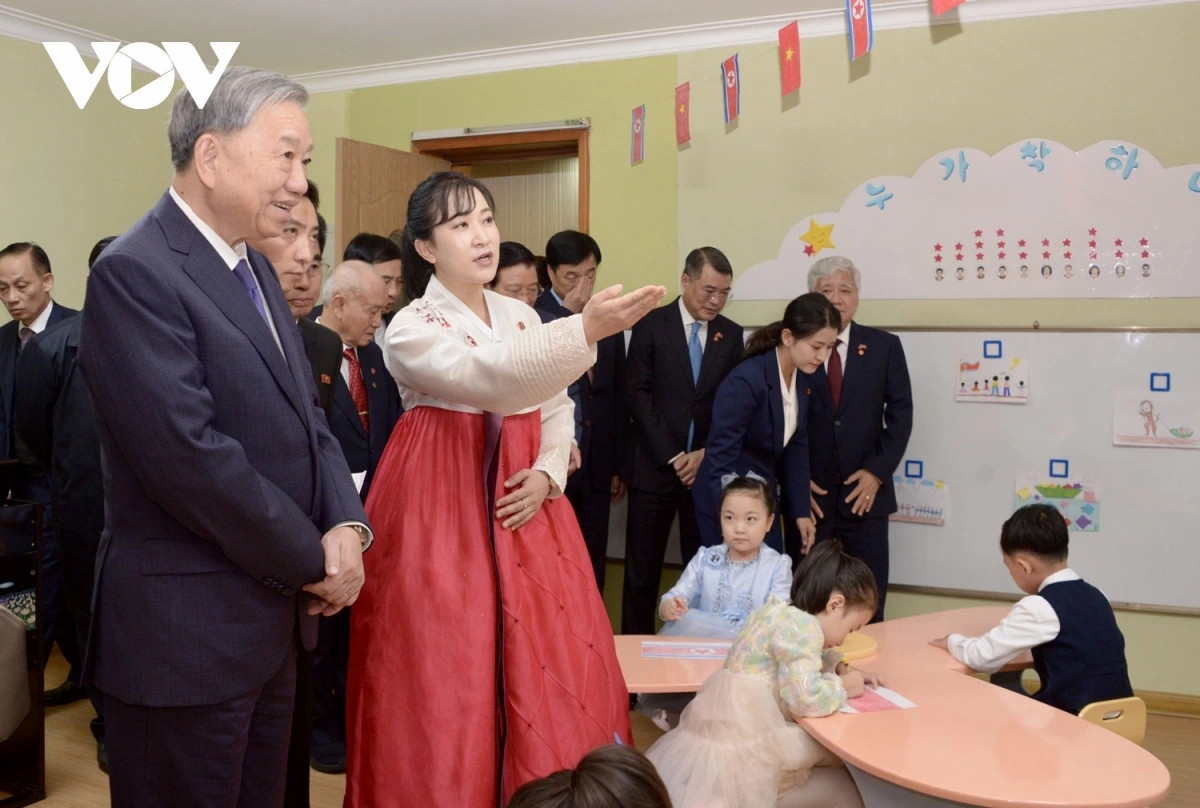 tong bi thu tham truong mau giao kieng sang va lop hoc mang ten bac tai trieu tien hinh anh 3