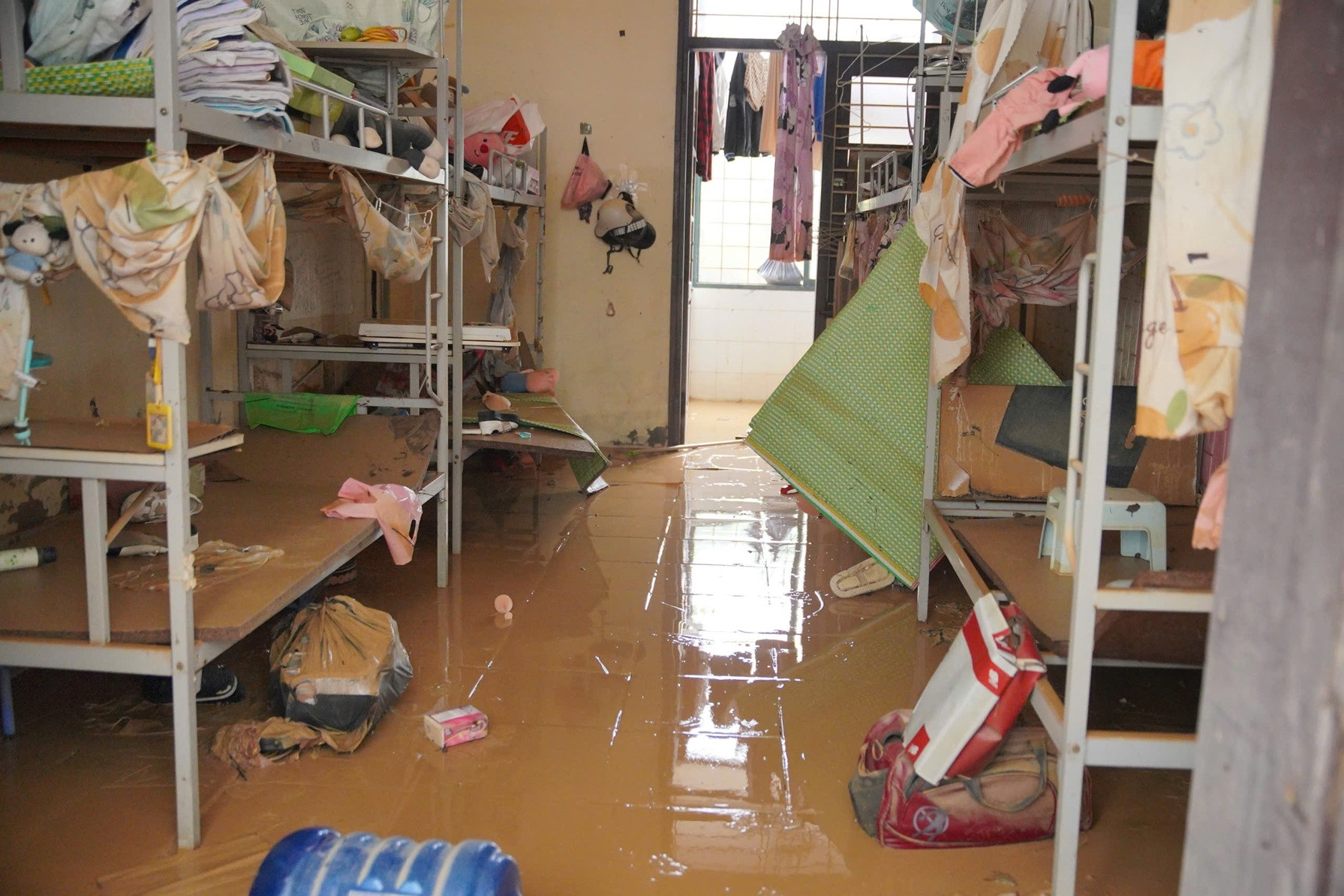 Trường ĐH ở Thái Nguyên nói về thông tin ‘ngăn đoàn cứu trợ tiếp tế đồ ăn cho sinh viên’