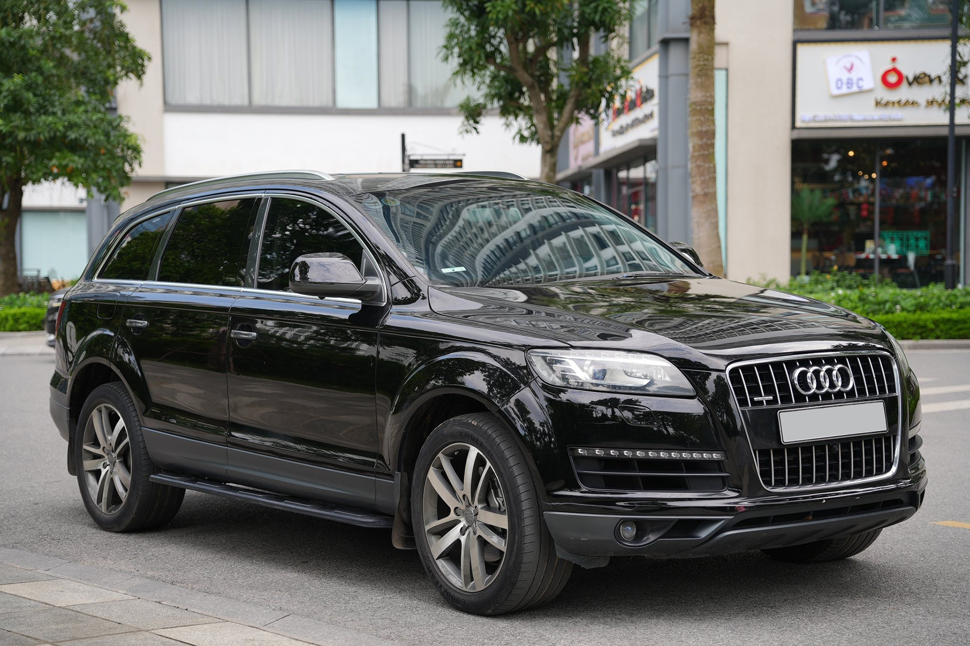 Từng có giá 3,8 tỷ đồng, xe sang Audi Q7 hạ giá rẻ ngang VinFast VF 5 mua mới
