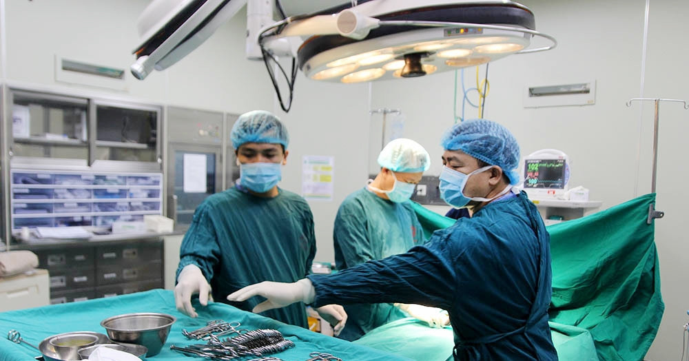 Vì sao cần nhịn ăn 8 giờ trước khi mổ?