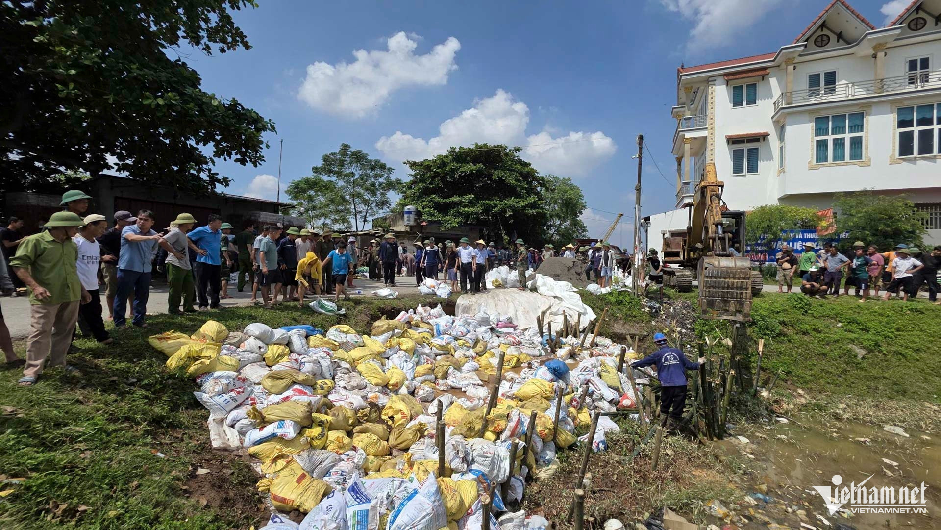 W-đắp đê bắc ninh_2.JPG.jpg