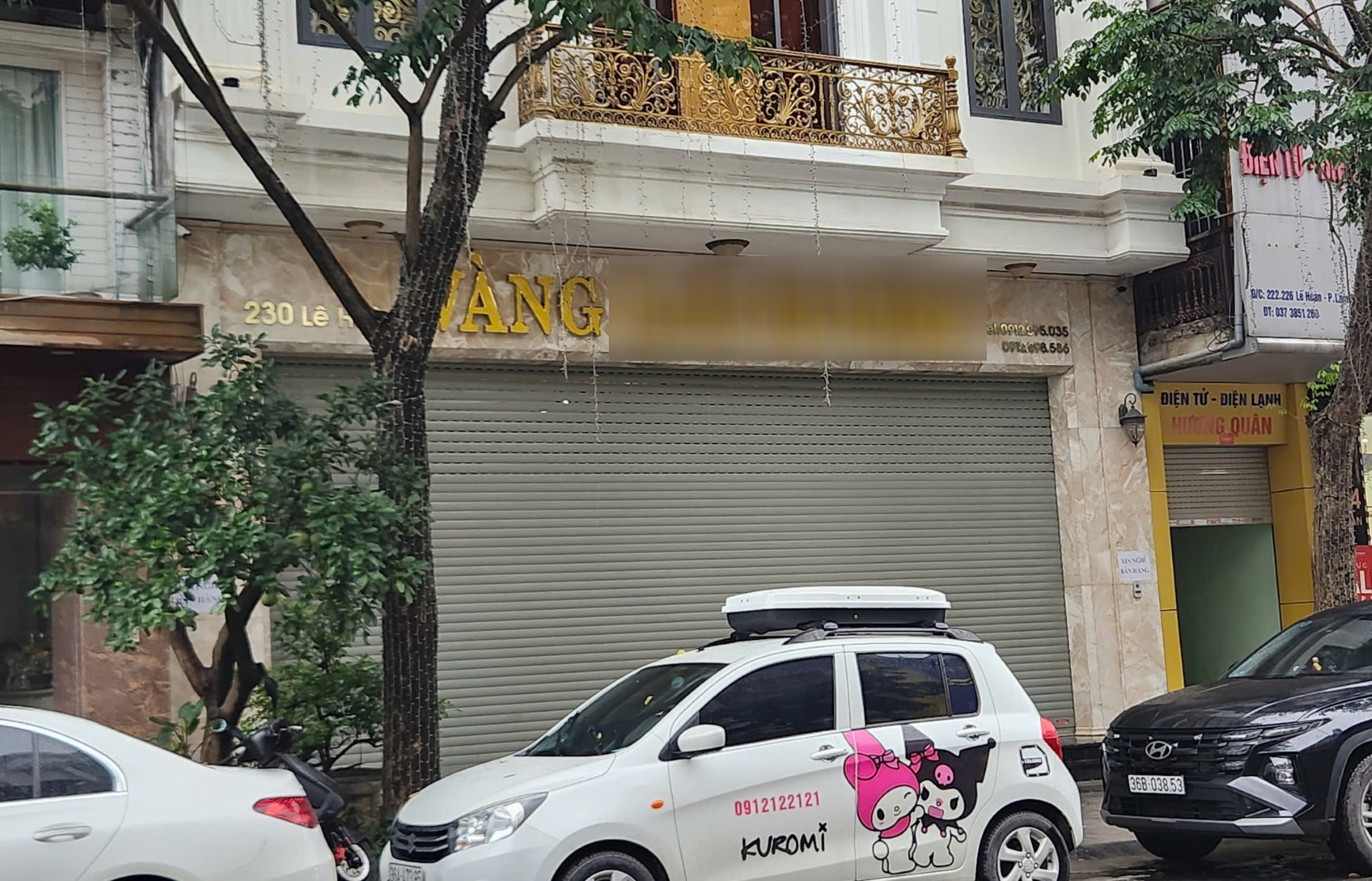 a4Cảnh bất ngờ trên.jpg