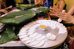 bánh bông hồng trắng đặc sản hội an