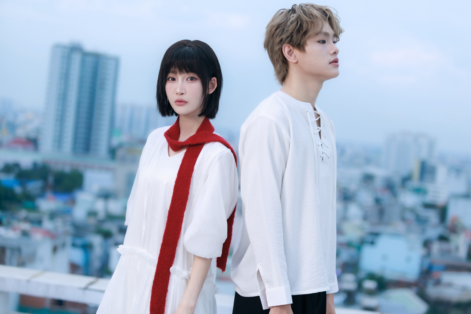 Juky San và Bùi Trường Linh trong MV Người đầu tiên