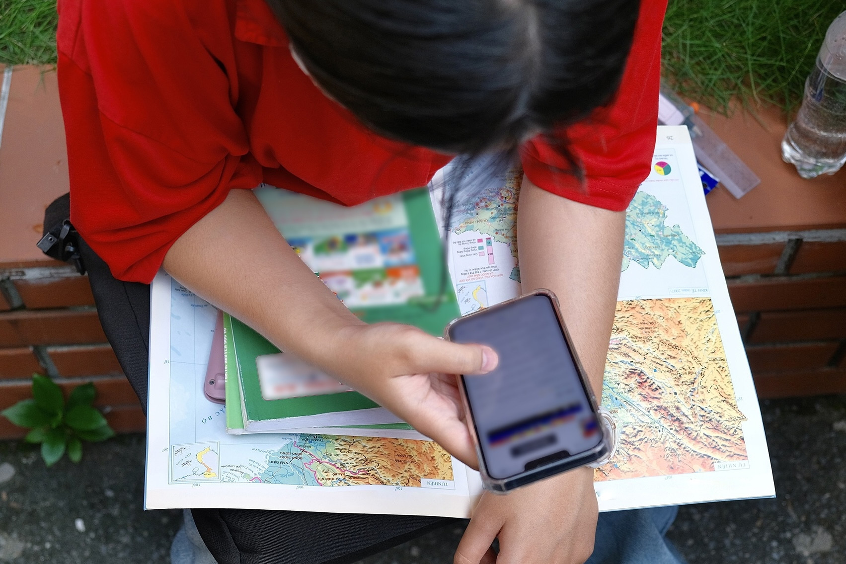 Con gái cấp 2 gửi ảnh 'nóng' cho bạn, mẹ băn khoăn có nên dạy cách tránh thai