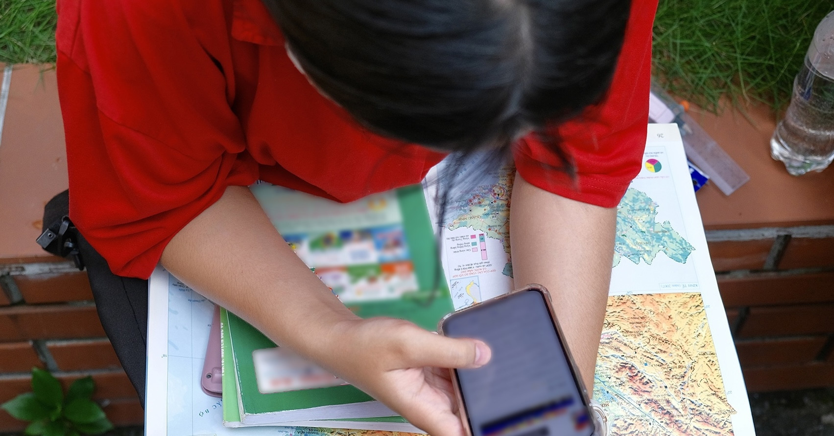 Con gái cấp 2 gửi ảnh &amp;apos;nóng&amp;apos; cho bạn, mẹ băn khoăn có nên dạy cách tránh thai