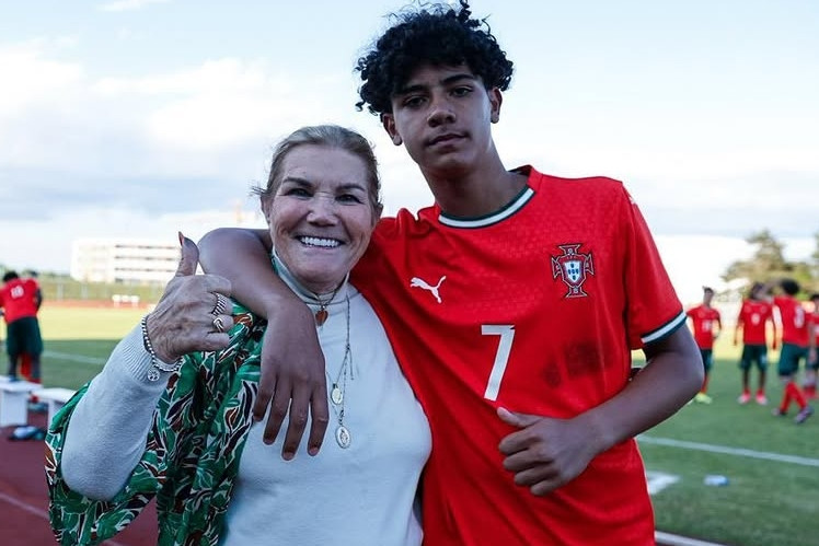 Con trai Ronaldo gây sốt với bàn thắng cho U16 Bồ Đào Nha