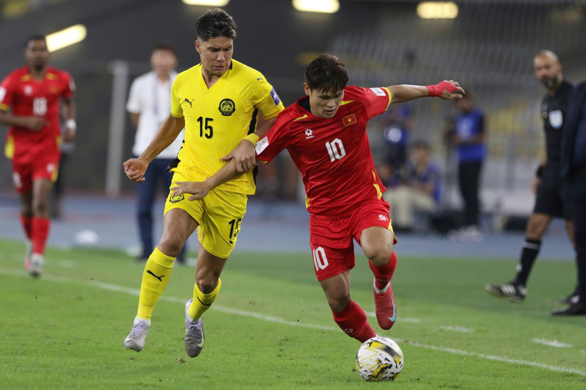 FIFA ‘check VAR’ Malaysia: Hoãn ra phán quyết, FAM bất an