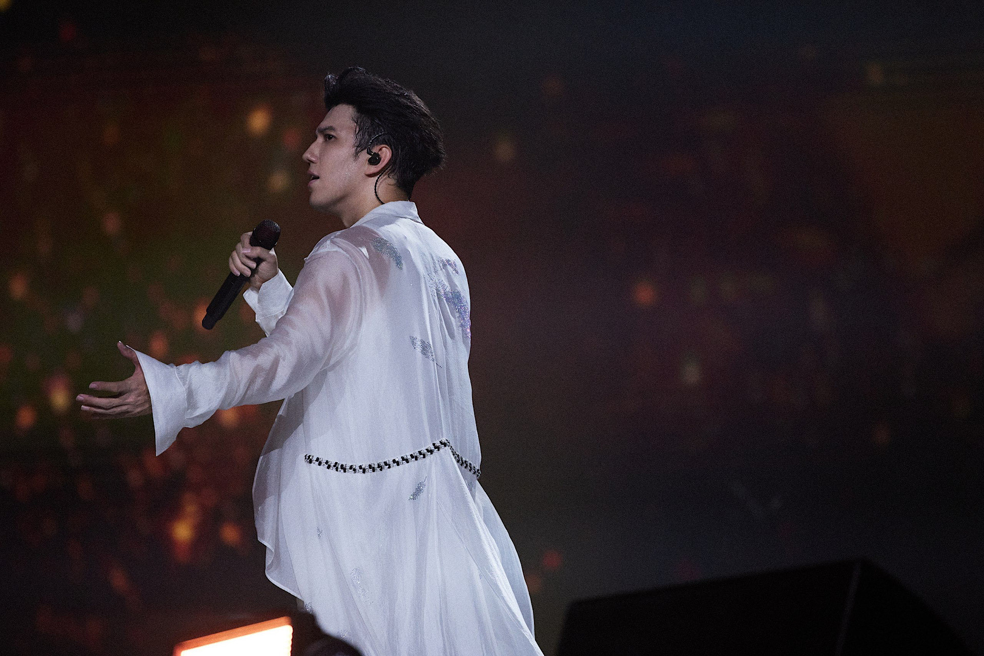 8Wonder Winter: Khám phá giọng hát ‘phi giới hạn’ của Dimash Kudaibergen