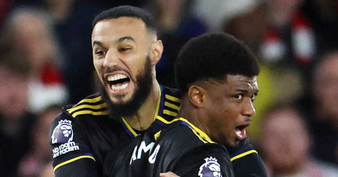 MU thoát thua Nottingham Forest nhờ siêu phẩm c...