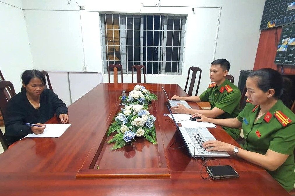 Người mẹ ném con trai 18 tháng tuổi xuống giếng sâu