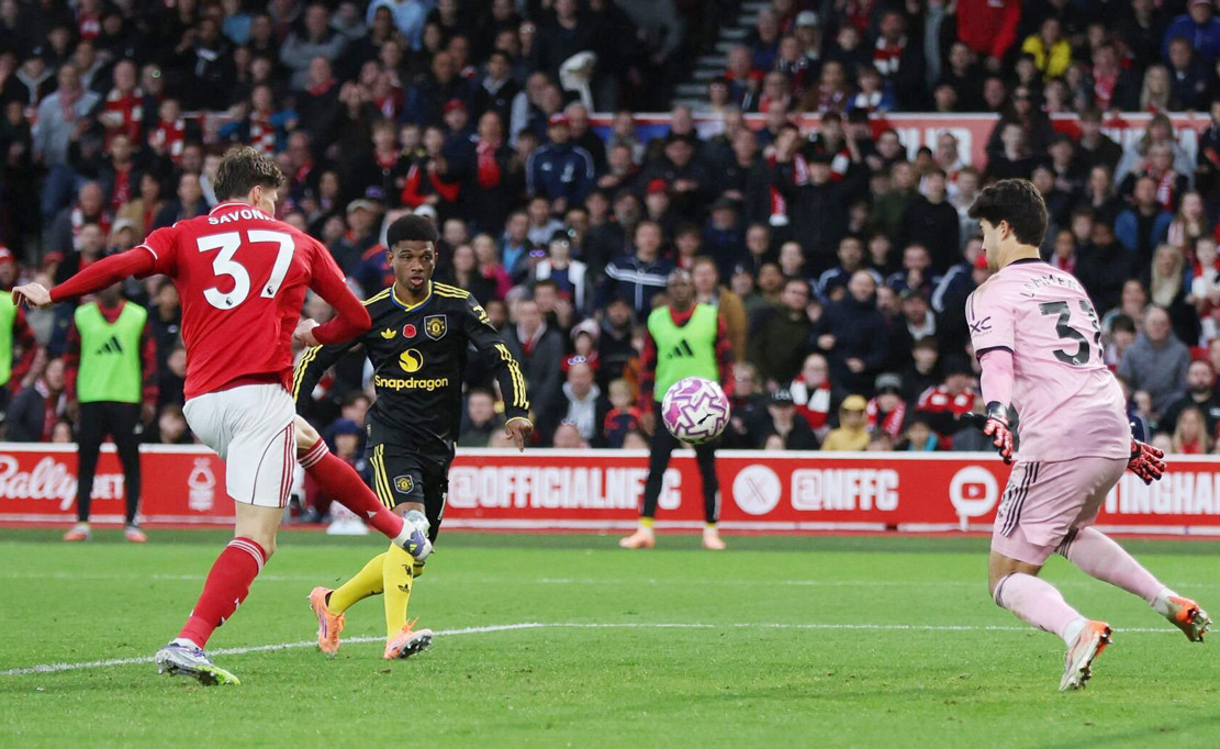 resources_premierleague_pulselive_com 2025 11 01T161144Z_1989691994_UP1ELB118ZIE1_RTRMADP_3_SOCCER ENGLAND NFO MUN.jpg