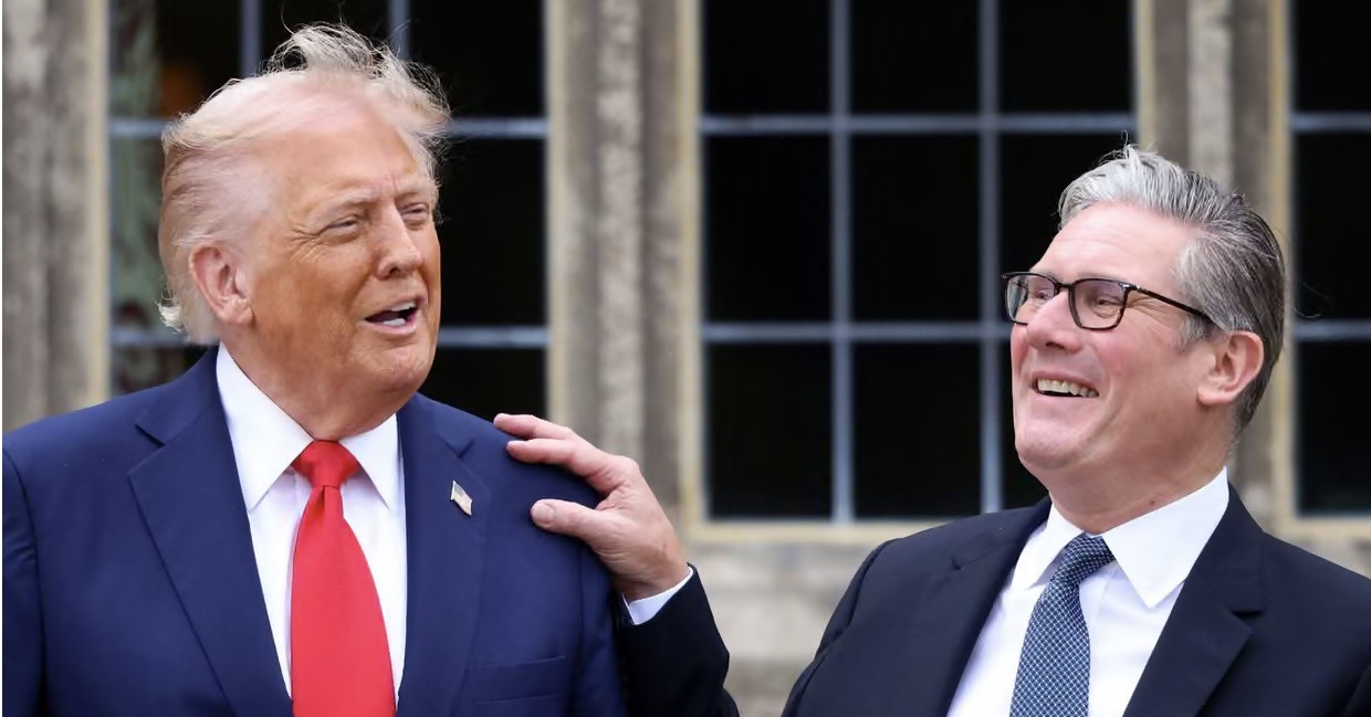 Thủ tướng Anh trả tiền để giữ lại quà tặng của ông Trump