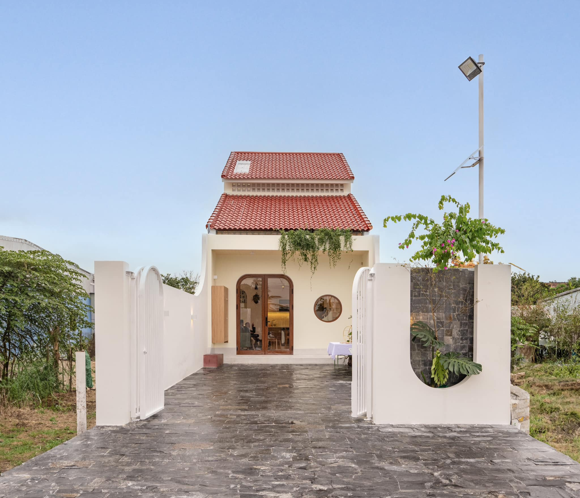 vợ chồng Đà Nẵng dựng căn nhà trống phố đẹp mê 2.png