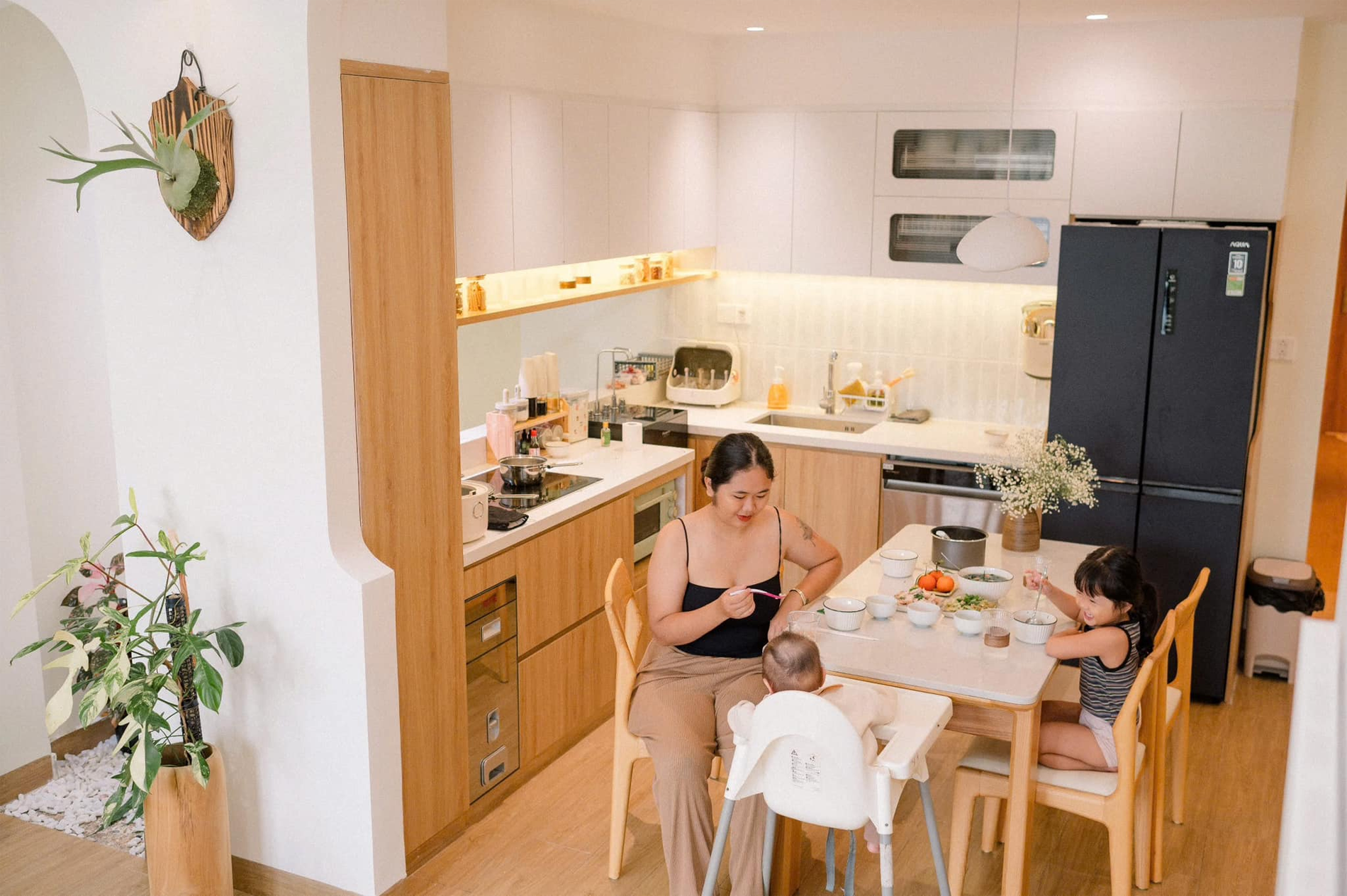 vợ chồng Đà Nẵng dựng căn nhà trống phố đẹp mê 7.png