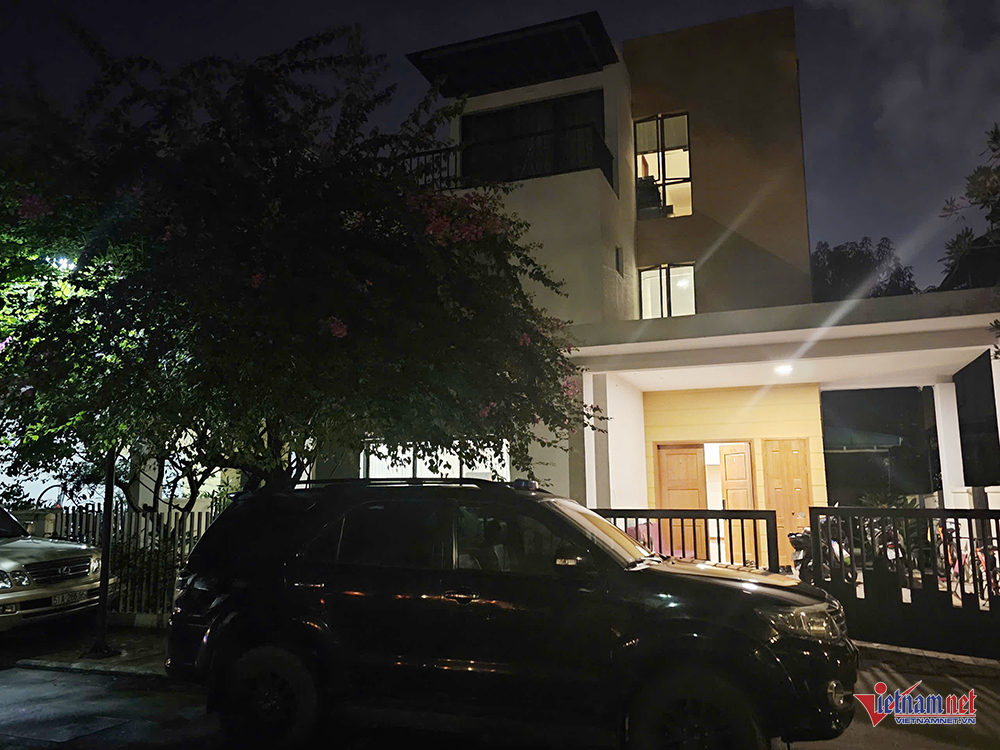 W-kham xet truong ngoc anh 1.png