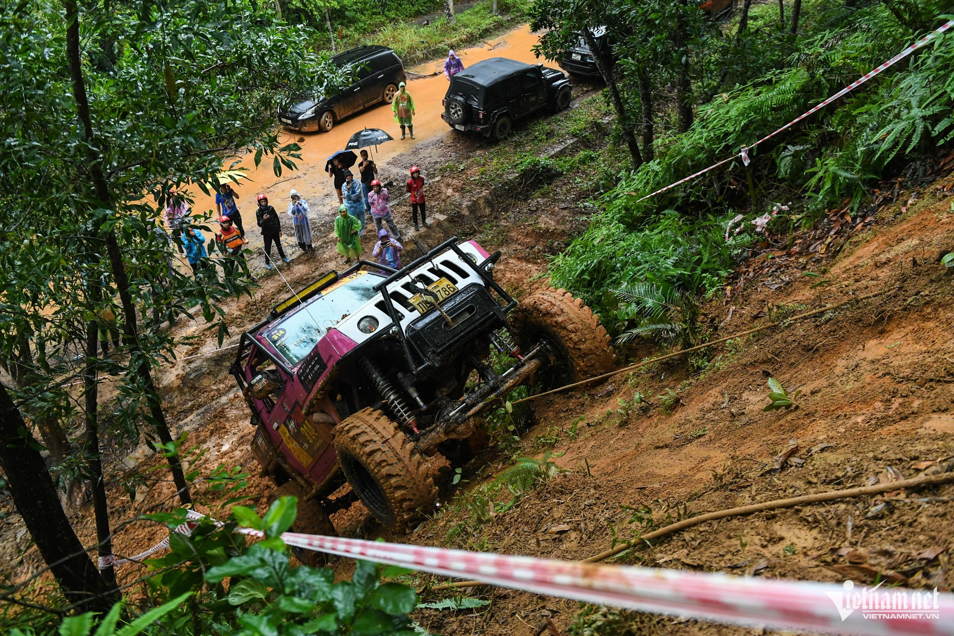 W-xe oto xe dia hinh VOC.jpg