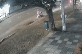 Xác minh vụ ô tô tông 2 xe máy, tài xế bị nghi là cán bộ trại giam