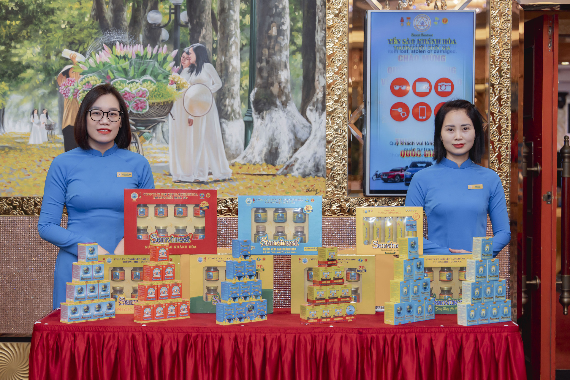 35 năm Yến sào Khánh Hòa: 2 khách hàng miền Bắc nhận giải thưởng