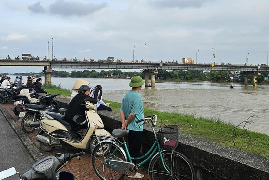 Bản tin cuối ngày 10/11: Chú rể 23 tuổi nghi nhảy sông, mất tích trong ngày cưới