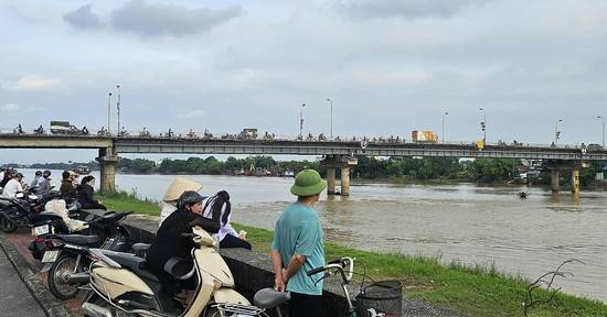 Bản tin cuối ngày 10/11: Chú rể 23 tuổi nghi nhảy sông, mất tích trong ngày cưới