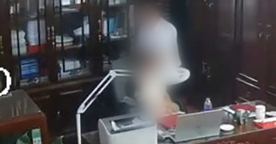 Bản tin chiều 10/11: Công an làm rõ clip nghi lãnh đạo THPT thân mật với phụ nữ