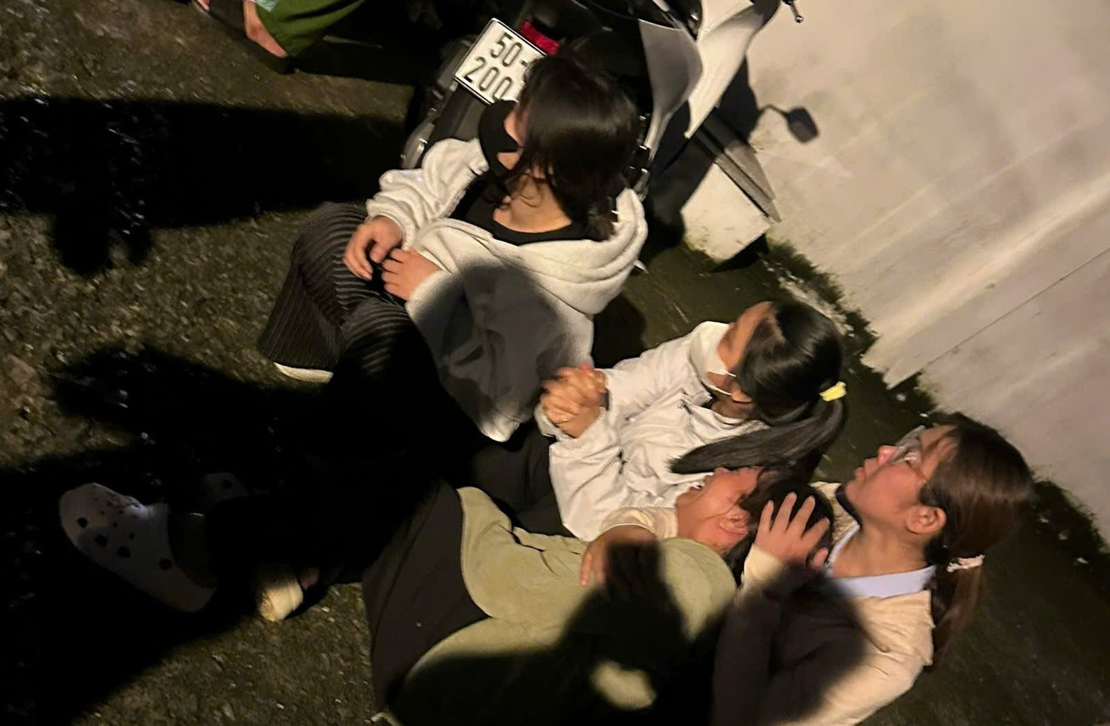 Bản tin sáng 10/11: Nam sinh tử vong sau va chạm với ô tô, người mẹ khóc ngất Bản tin sáng 10/11: Nam sinh tử vong sau va chạm với ô tô, người mẹ khóc ngất