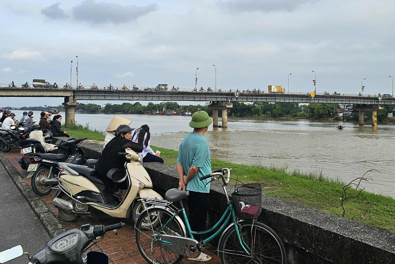 Chú rể 23 tuổi nghi nhảy sông, mất tích trong ngày cưới