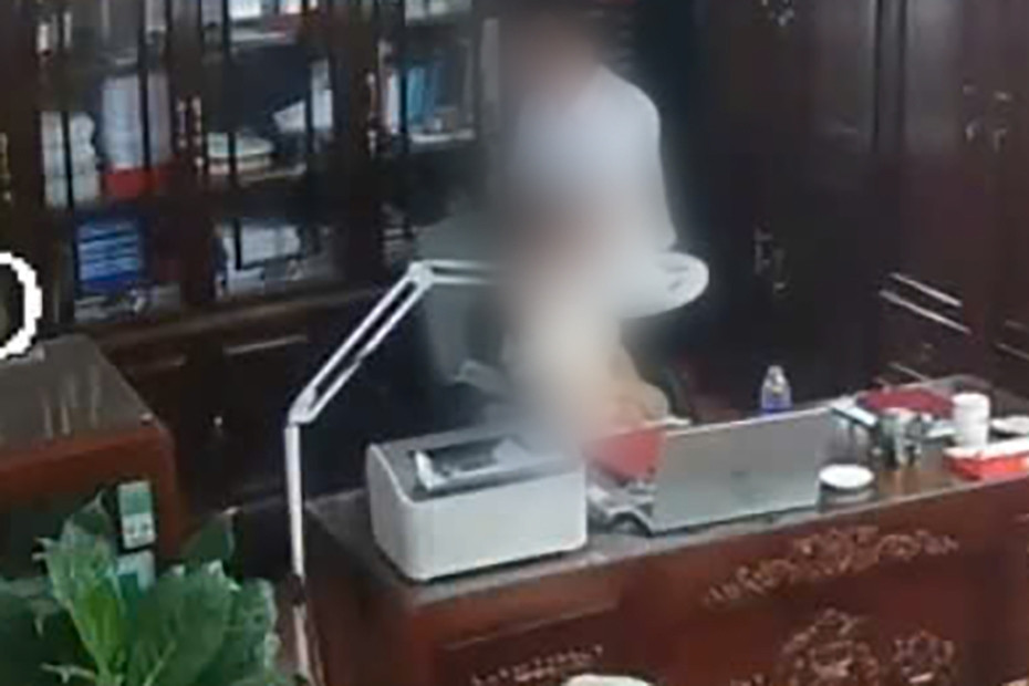 Công an làm rõ clip nghi lãnh đạo trường THPT thân mật với phụ nữ