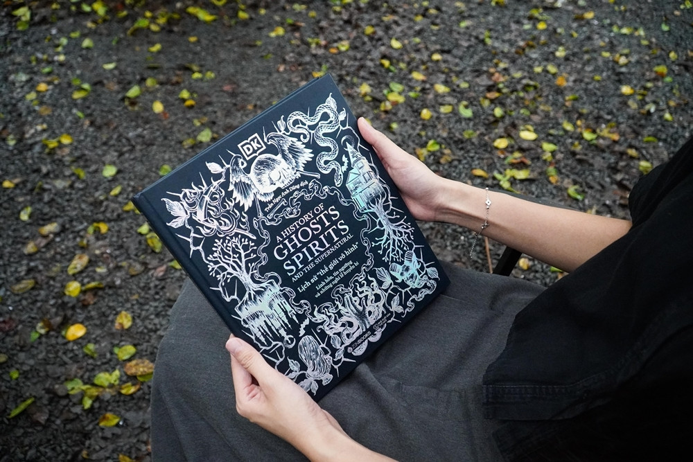 Cuốn sách tái hiện hành trình 5.000 năm nhân loại tìm hiểu thế giới siêu nhiên