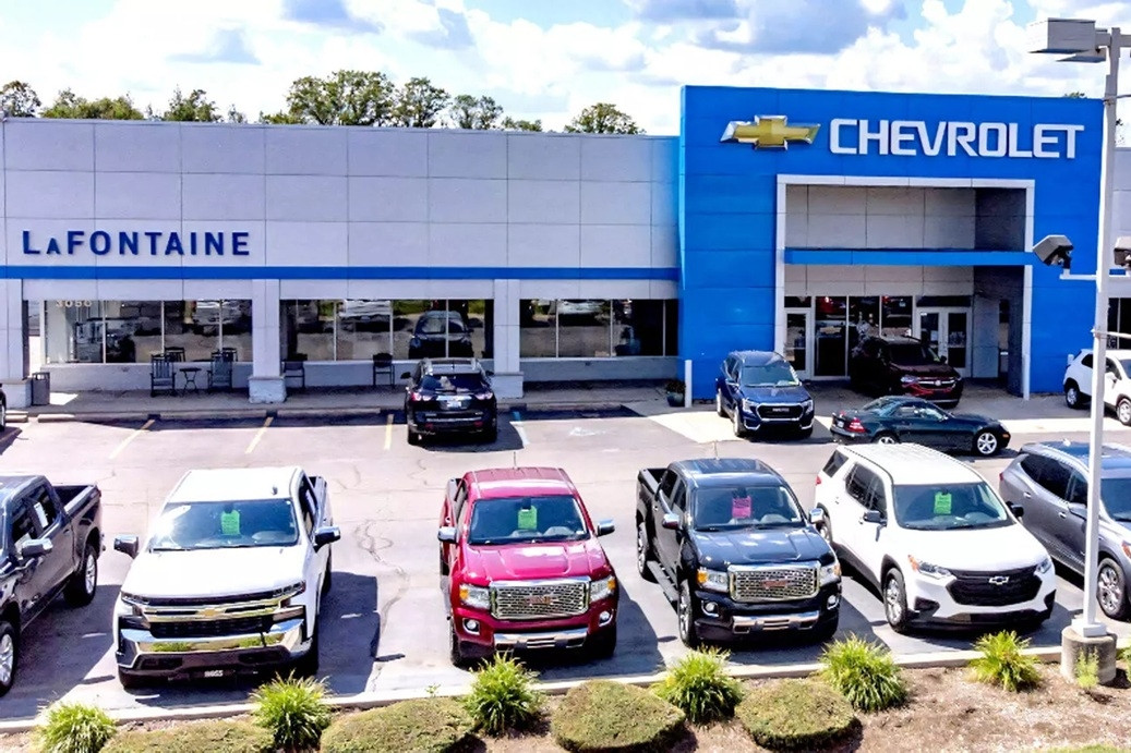 Đại lý ô tô bị rút giấy phép kinh doanh vì &apos;phù phép&apos; xe đã sử dụng thành xe mới