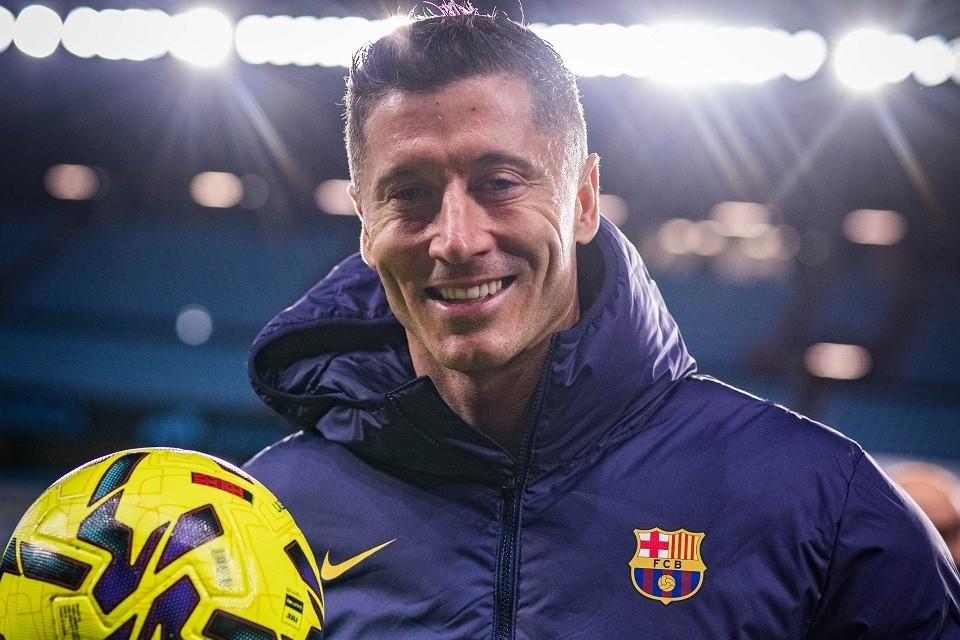 Lewandowski định đoạt Barca, Hansi Flick gặp gấp sếp bự xin giữ lại