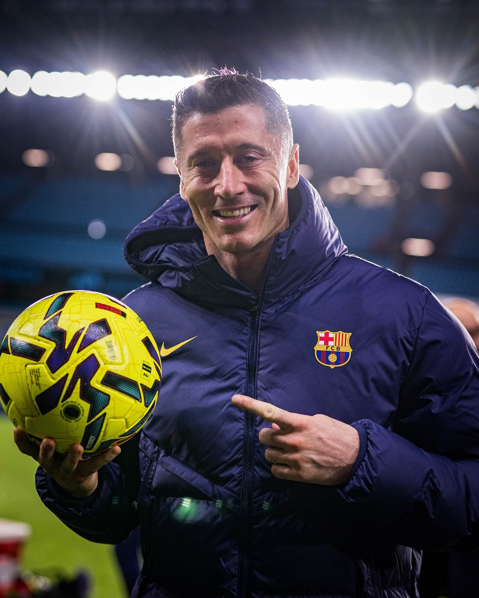 Lewandowski lần đầu đá chính sau chấn thương, lập ngay hat-trick và giành Cầu thủ hay nhất trận. Ảnh: FCB