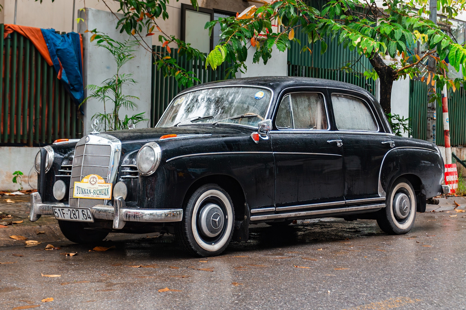 Mercedes-Benz Ponton 67 tuổi của chủ xe Sài Gòn mỗi lần bảo dưỡng tốn 200 triệu