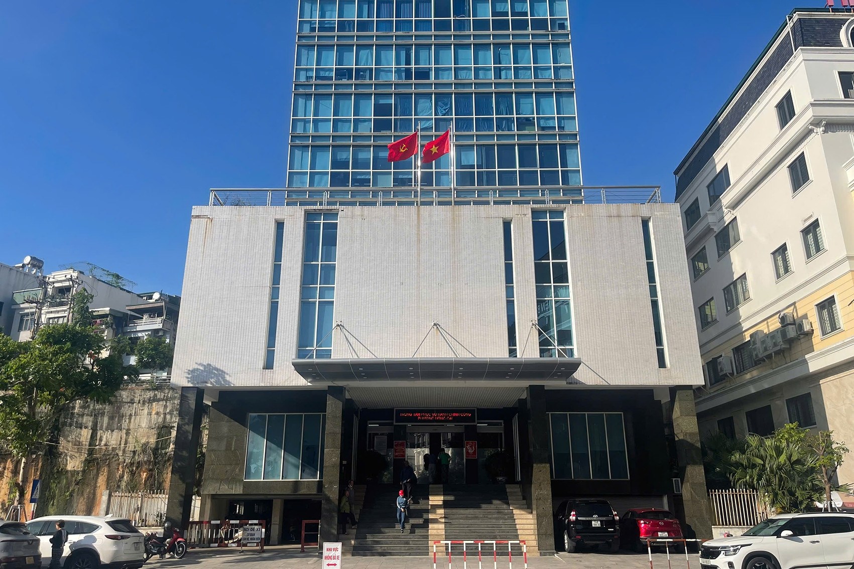 Người dân sống ở phường này phải sang phường khác làm thủ tục tách thửa đất