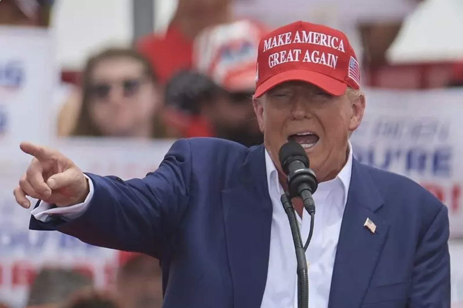 Ông Trump hứa chi 2.000 USD 'cổ tức thuế quan' cho người dân Mỹ