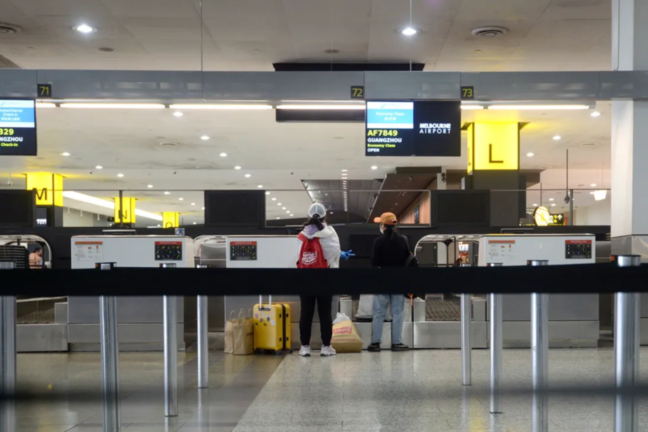 Pin dự phòng phát nổ, người đàn ông la hét hoảng loạn ở sân bay