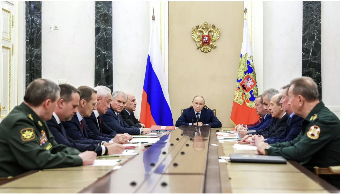 Putin và các quan chức chính phủ. Ria Novosti