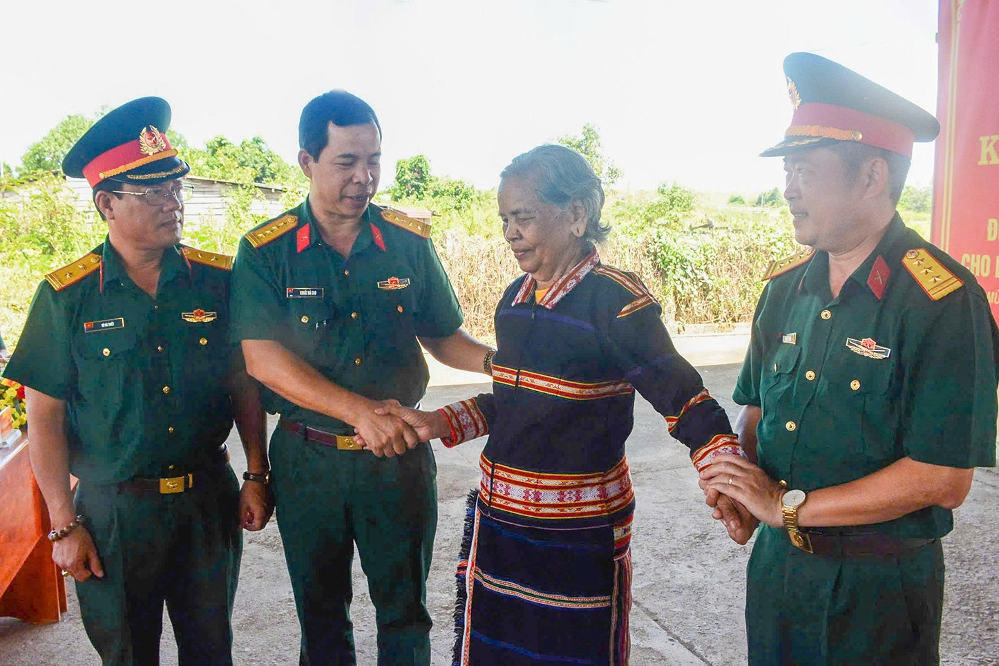 “Sao sáng buôn làng” thắp sáng biên cương