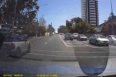 Tài xế Lamborghini vượt ẩu, tông xe đỗ ven đường rồi bốc cháy dữ dội