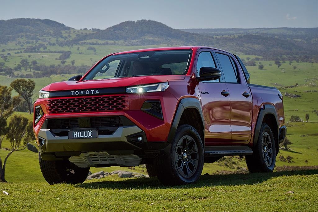 Toyota Hilux 2026 ra mắt, đủ tùy chọn điện, mild hybrid, diesel và hydro
