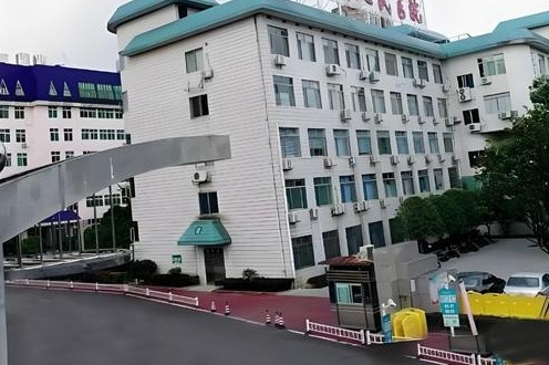 Viện phó đã có gia đình và phó chủ nhiệm khoa lộ clip riêng tư gây chấn động