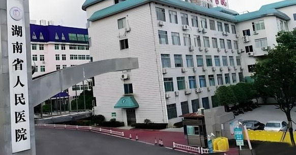 Viện phó đã có gia đình và phó chủ nhiệm khoa lộ clip riêng tư gây chấn động