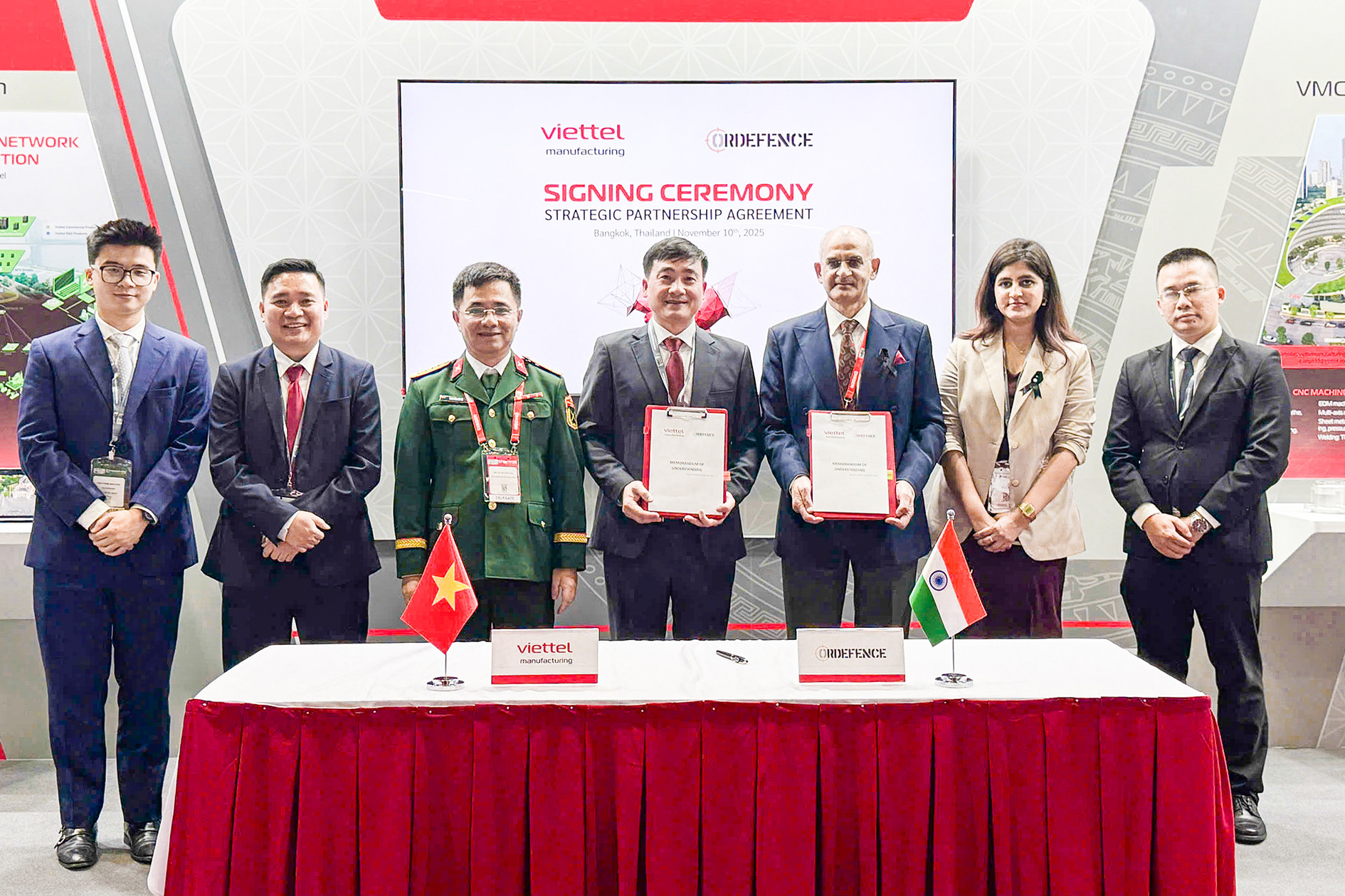 Viettel ban thiet bị vien thong sang an do .jpg