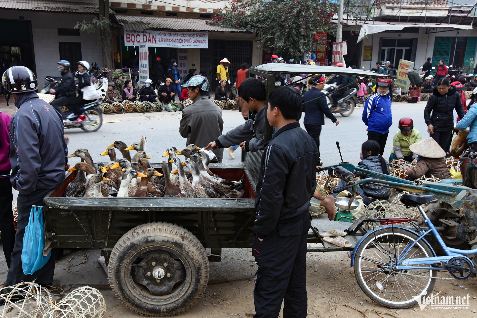 W-Chợ phiên Lộc Bình 8.jpg