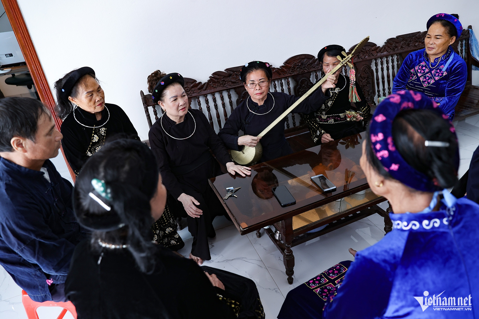 W-Truyền dạy hát then 1.jpg